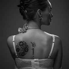Dos inked tatoué femme Noir et blanc